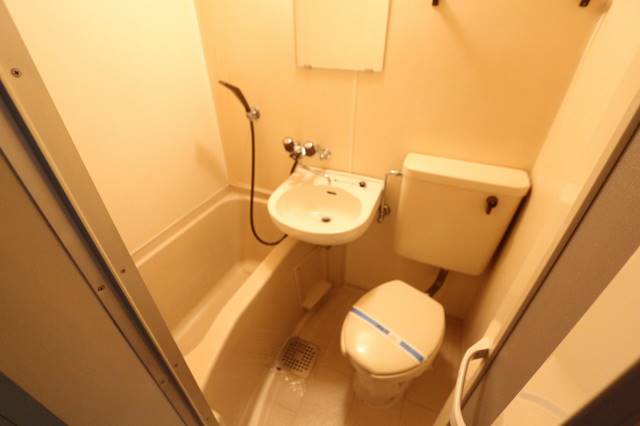 バス・シャワールーム　１０３号室の写真です。