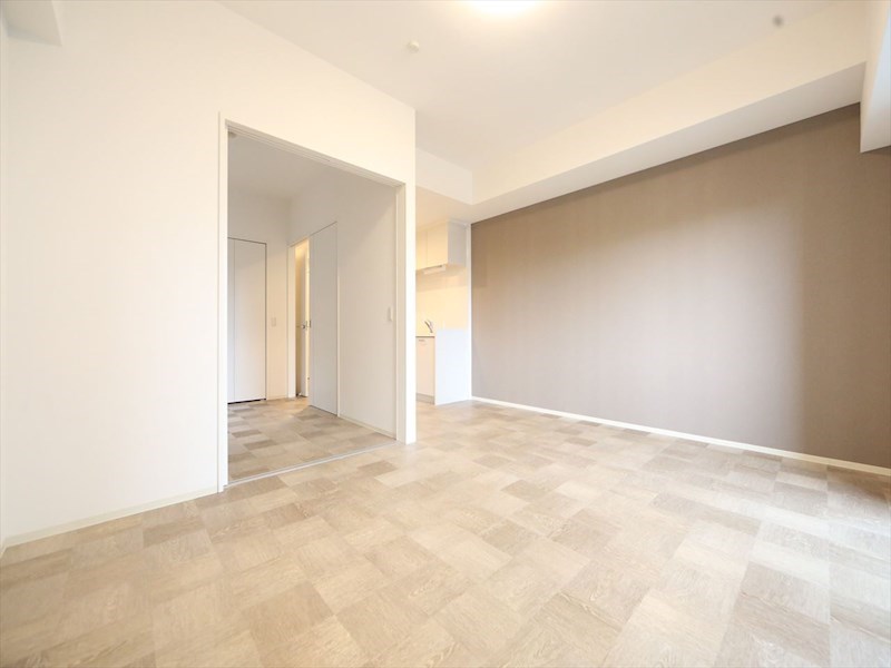 居室・リビング　ＬＤＫ12.3帖　洋室4.4帖　つなげても仕切っても使えます