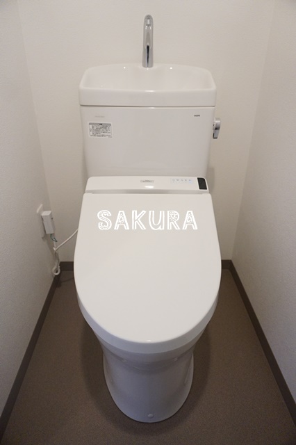 トイレ　嬉しい温水洗浄便座♪