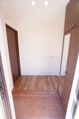 玄関　※同タイプの写真です