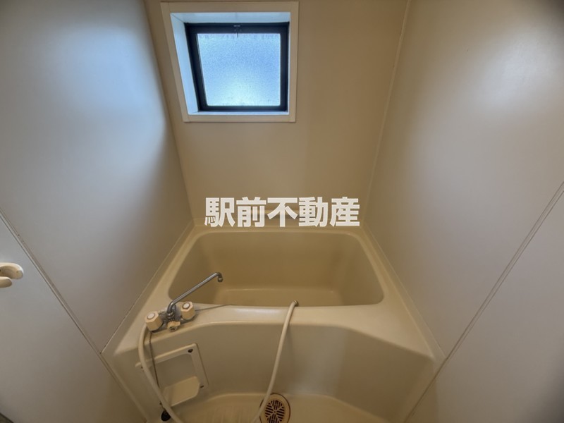 バス・シャワールーム　お風呂に窓付きです！！