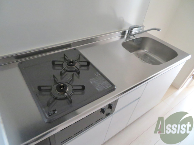 キッチン　シンプルなキッチンです。一人暮らしにはちょうどいいサイズ。