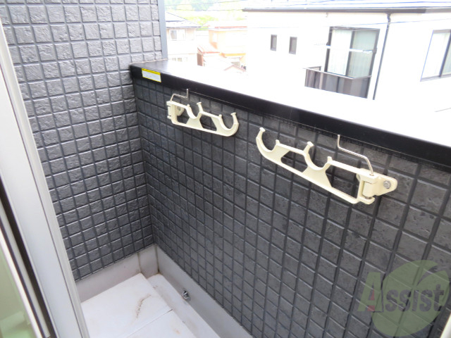 バルコニー　こちらはバルコニー。洗濯物が干せるようになっています。