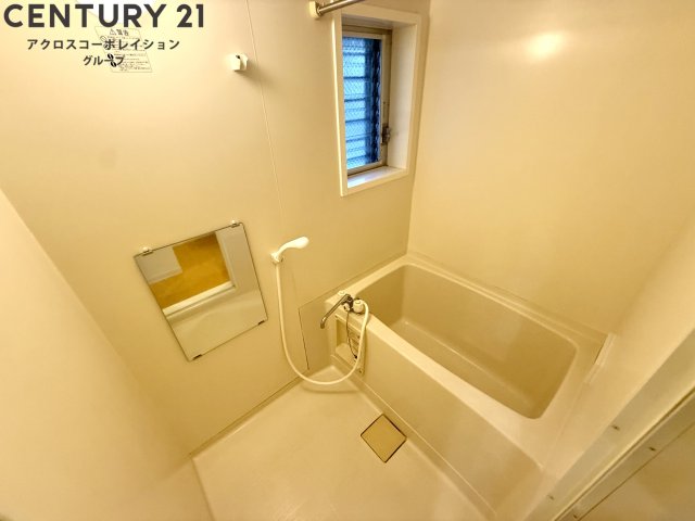 バス・シャワールーム　窓があるので換気が楽々！