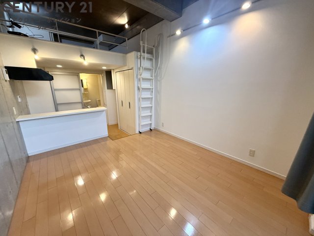 居室・リビング　エアコン付きです☆