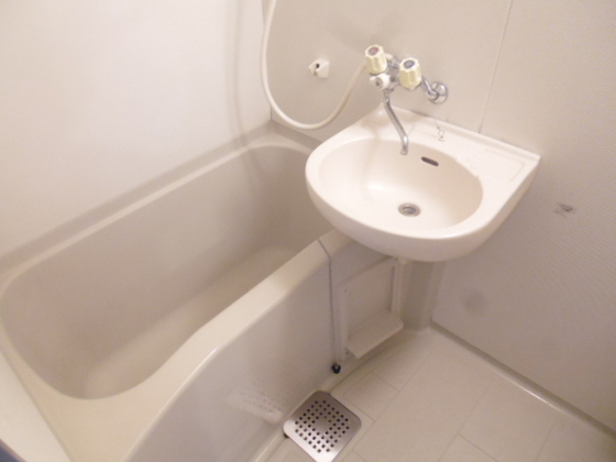 洗面設備　※別号室の写真です