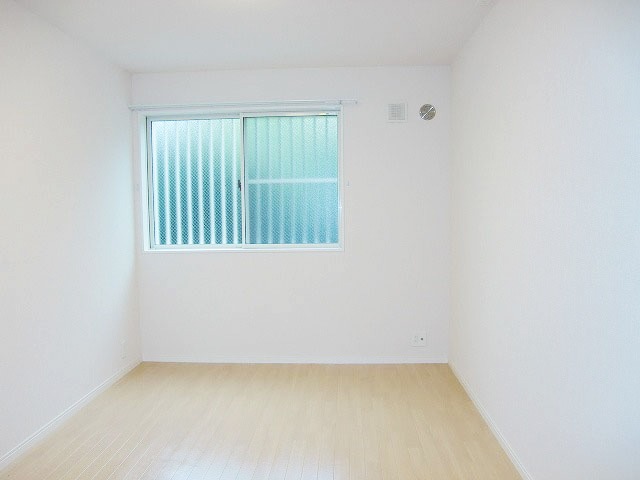 その他部屋・スペース　６．１帖の洋室！