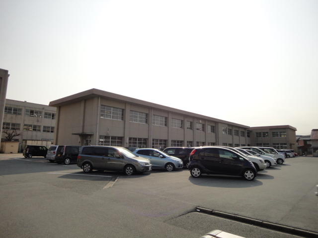 小学校　松阪市立花岡小学校（小学校）まで458m