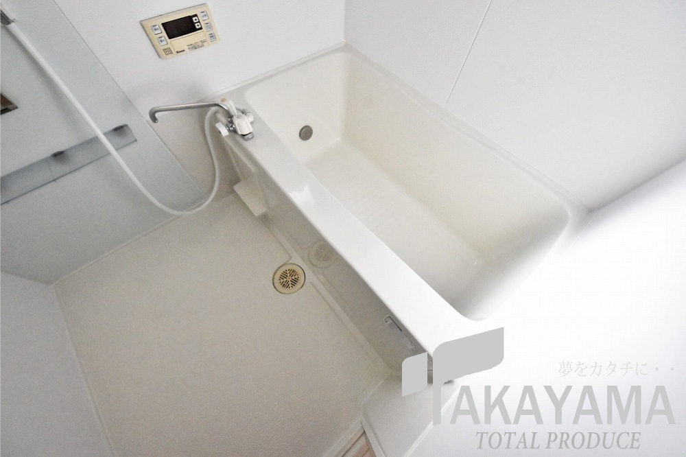 洗面設備　浴室、追い焚き機能付きです★窓もあり換気しやすいですよ★