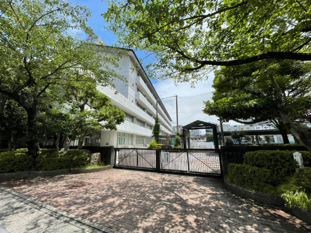 中学校　静岡市立城内中学校（中学校）まで758m