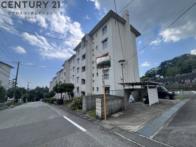 建物外観　敷地内に駐車場あります！