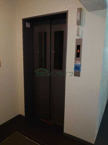 玄関　別部屋の参考写真となります