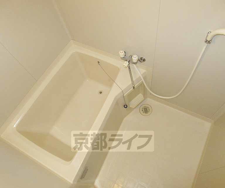 バス・シャワールーム　シンプルなバスルーム・