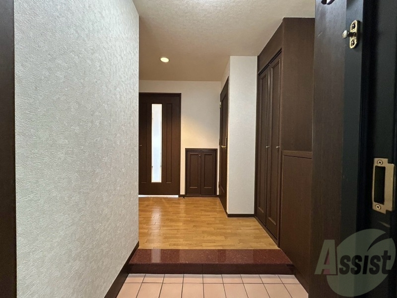 玄関　玄関の様子です。明るい印象ですね。気分もあがりそう。