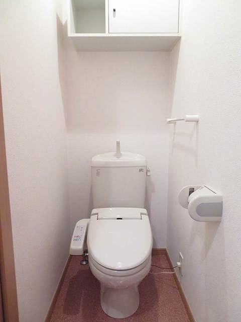 トイレ　温水洗浄便座です。