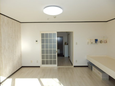 居室・リビング　画像同室タイプ３０３号室参照