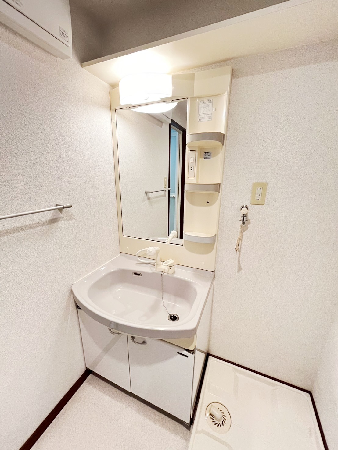 洗面設備　※他室写真～現況優先