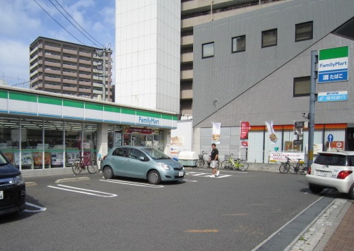コンビニ　ファミリーマート小倉三萩野店（コンビニ）まで132m