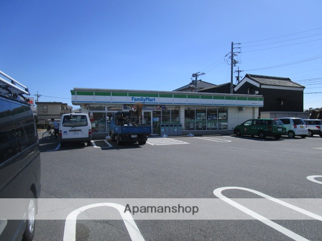 コンビニ　ファミリーマート（コンビニ）まで593m