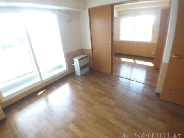 居室・リビング　３号室写真