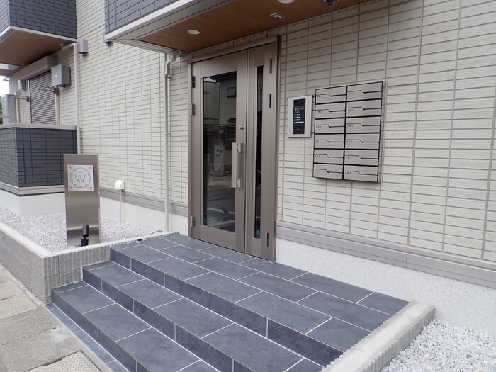 エントランス　ゆとりのあるエントランスです