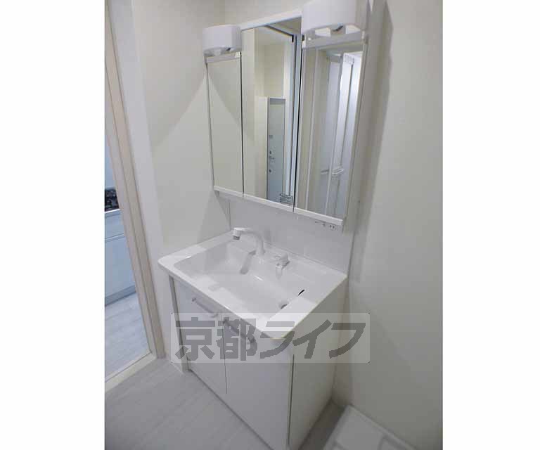 洗面設備　新築できれいな部屋です