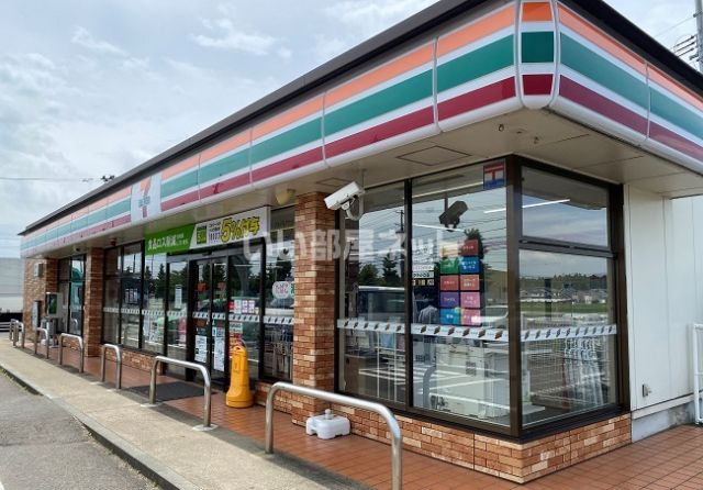 コンビニ　セブンイレブン中部病院店（コンビニ）まで297m