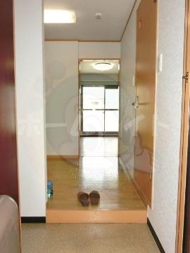 玄関　玄関より室内