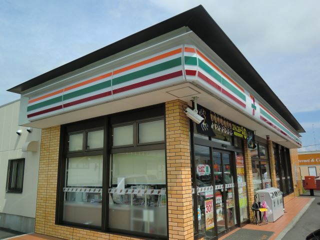 コンビニ　セブンイレブン（コンビニ）まで530m