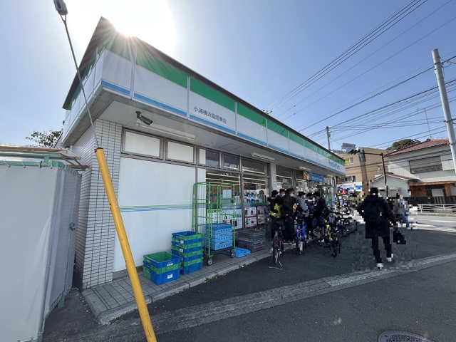 コンビニ　ファミリーマート小浦横浜富岡東店（コンビニ）まで456m