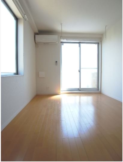 居室・リビング　こちらのリビングで趣味の時間をお楽しみください♪