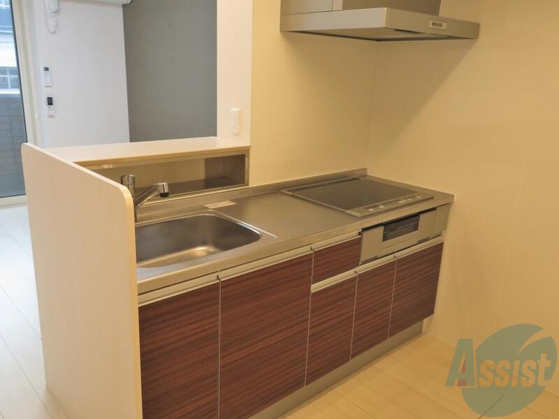 キッチン　カウンター付きのシステムキッチンです。