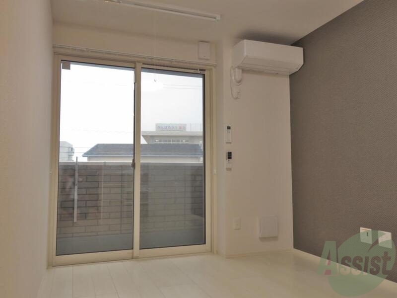 居室・リビング　開放的な落ち着いた雰囲気のお部屋です。