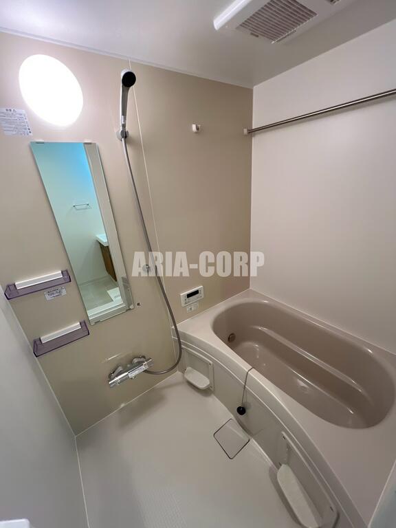 バス・シャワールーム　（同仕様）追炊き浴室乾燥機能付きバスルーム！