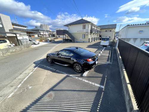 建物外観　駐車場