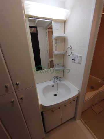 洗面設備　別部屋の参考写真で御座います。