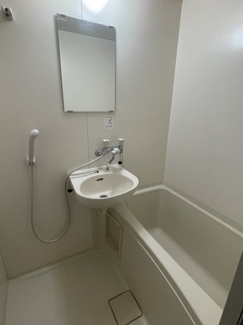 バス・シャワールーム　同物件別号室の写真です。