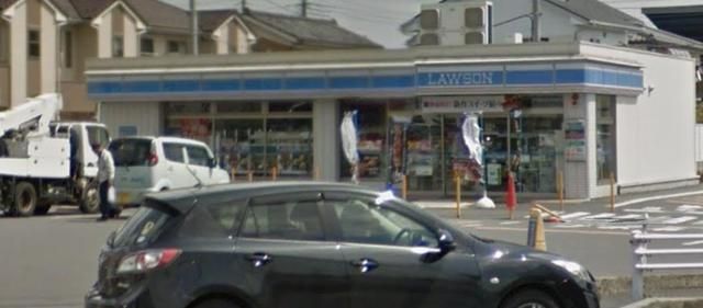 コンビニ　ローソン越谷宮本店（コンビニ）まで821m