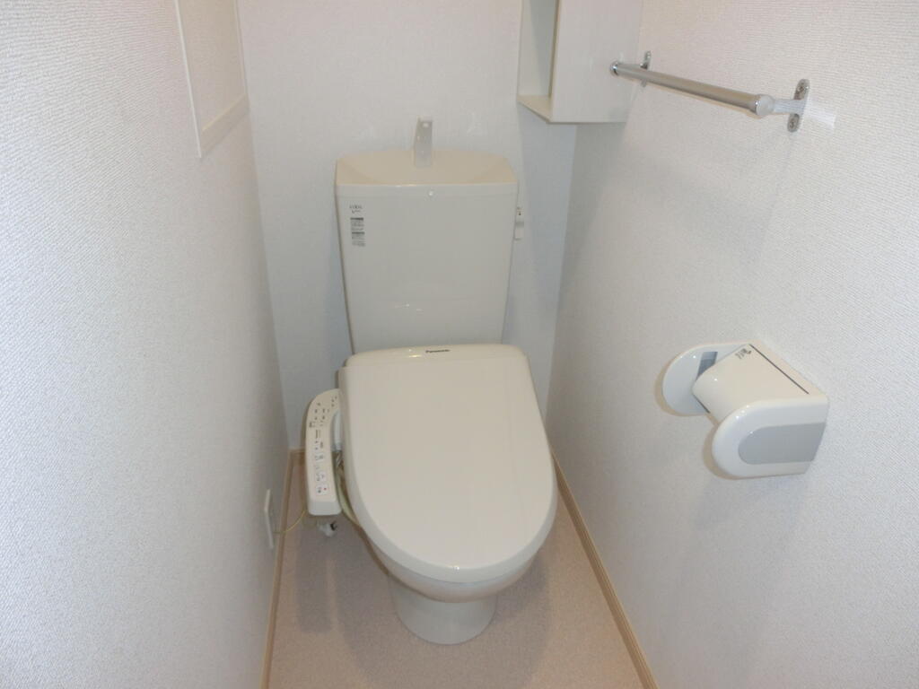 ＪＲ宇都宮線 岡本駅 徒歩7分 2階建 築12年のトイレ写真