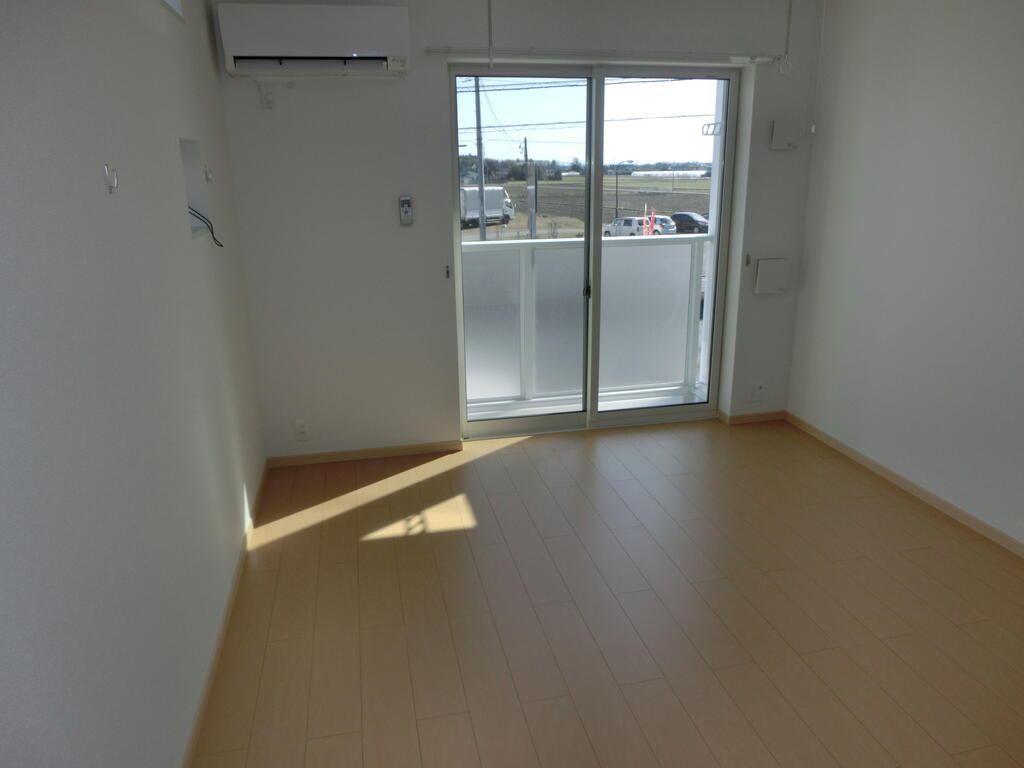 ＪＲ宇都宮線 岡本駅 徒歩7分 2階建 築12年の居間写真