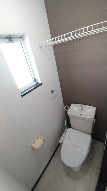 トイレ　★★トイレは嬉しい洗浄機能付き便座です♪★★