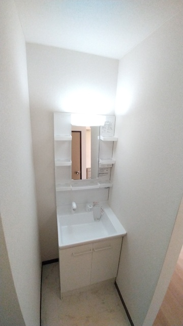 洗面設備　★★洗面所には身支度に便利な洗面化粧台があります♪★★