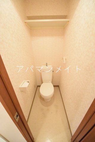 トイレ　棚あります