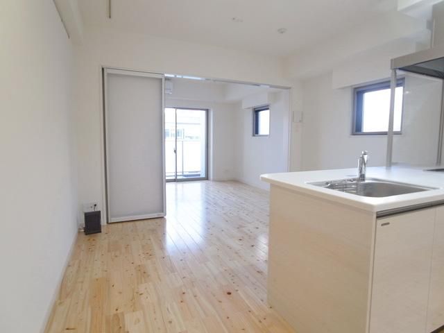 居室・リビング　ヒノキの無垢フローリングで快適♪