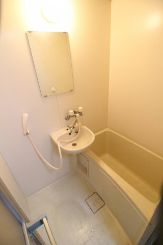 バス・シャワールーム　※別部屋写真