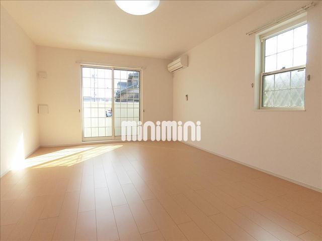 居室・リビング　※室内写真は反転タイプ別室サンプル写真。