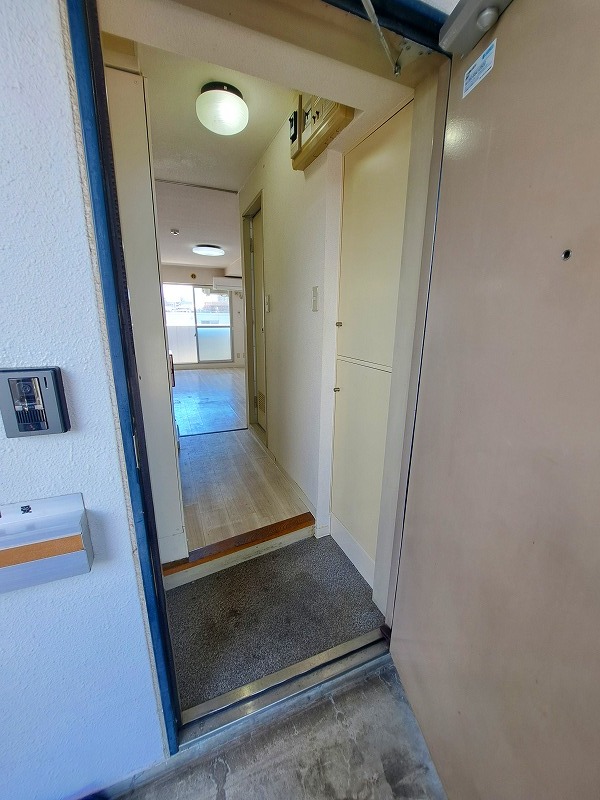 玄関　※別号室参考写真