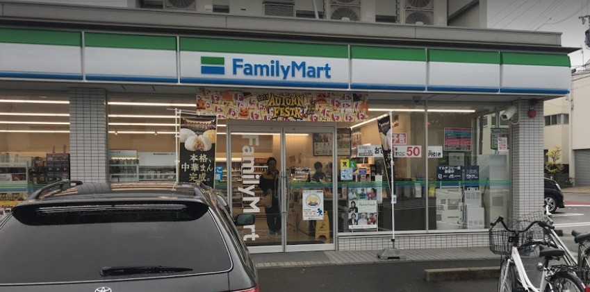 コンビニ　ファミリーマート 千種春岡二丁目店（コンビニ）まで218m
