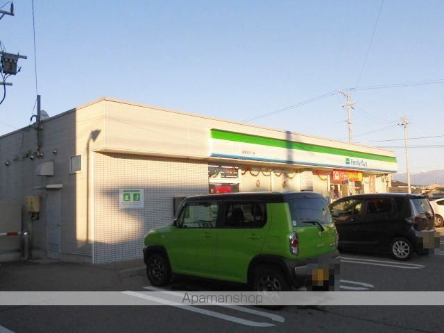 コンビニ　ファミリーマート（コンビニ）まで427m