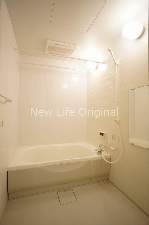 バス・シャワールーム　追焚機能はもちろん、浴室乾燥機付きでお洗濯にも役立ちます☆